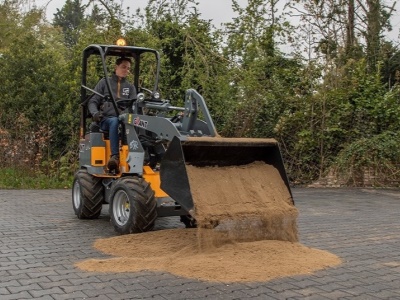Kloubový nakladač Giant G1200                                       