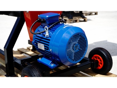 Špalíkovač s elektrickým pohonem Model RE-120 Remet (7,5 kW) + vývodová hřídel