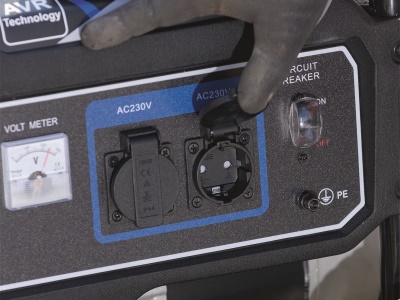 Scheppach SG 3200x - Rámová elektrocentrála 2800 W s regulací AVR