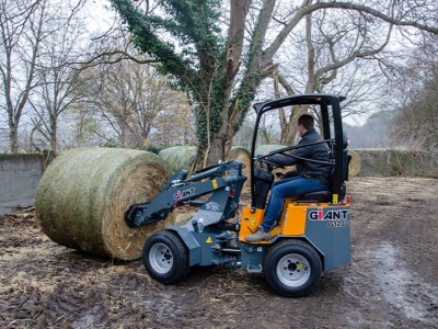 Kloubový nakladač GiANT G1200