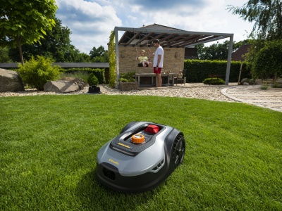 Riwall PRO RRM 950 APP - robotická sekačka ( 900 m2 ) s vodícím drátem