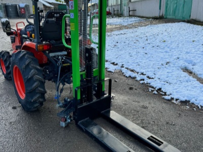 Paletizační zdvihací zařízení pro malotraktory 