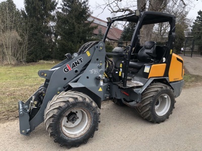 Kloubový nakladač Giant V 6004T
