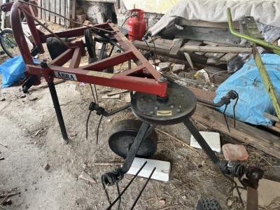 Dvourotorový, pětiramenný obraceč sena Abra