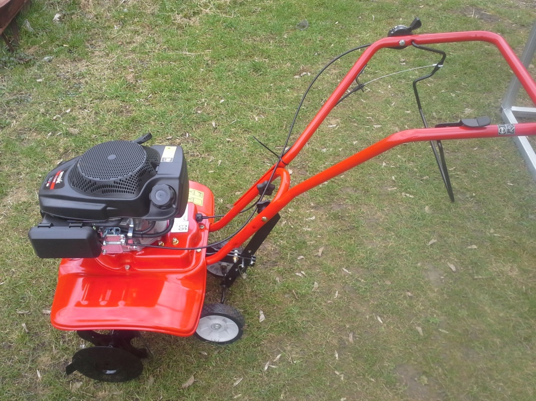 MTD T/245 jednoúčelový benzínový kultivátor - rotavátor - plečka