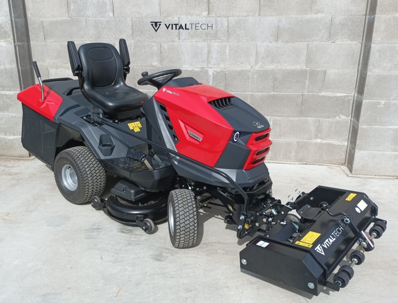 Travní traktor Seco Starjet  P4  s Vertikutátorem