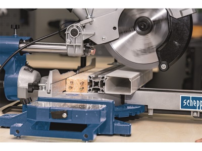 Scheppach HM 90 MP - dvourychlostní multifunkční pokosová pila s potahem a laserem