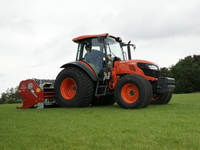 Zemědělský traktor Kubota M 8560