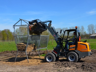 Kloubový nakladač GiANT G2700 HD+