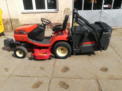 KUBOTA G21 včetně zametacího kartáče KUBOTA LH1200 HT
