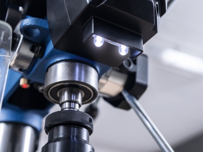 Scheppach TBM 300 Vario - stojanová vrtačka s křížovým laserem a LED osvětlením