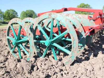 Dvouřadý půdní pěch