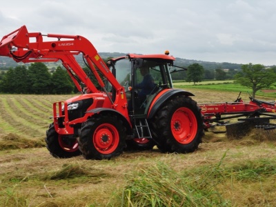 Zemědělský traktor Kubota M 8560