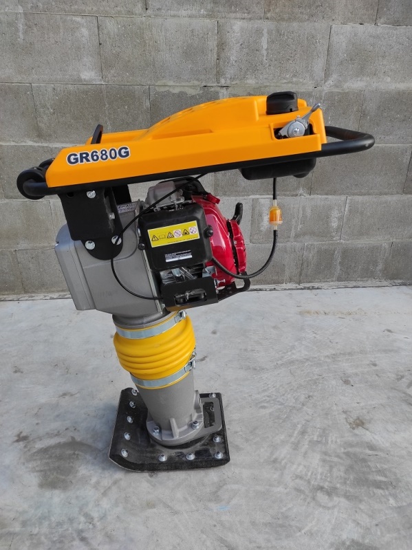 Vibrační pěch GiANT GR680G