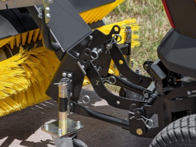 Zametací kartáč motorový