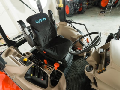 Zemědělský traktor Kubota M 7060