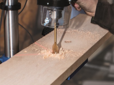 Scheppach DP 16 SL - stojanová vrtačka s křížovým laserem