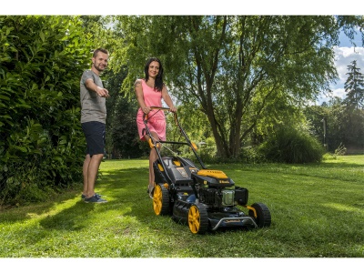 Riwall PRO RPM 5355 - multifunkční travní sekačka 4 v 1 s benzinovým motorem a pojezdem