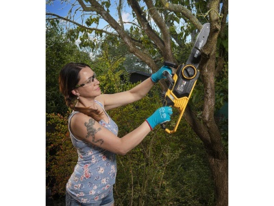 Riwall PRO RACS 2520i SET - aku řetězová pila 20 V s bezuhlíkovým motorem + 4Ah baterie + nabíječka