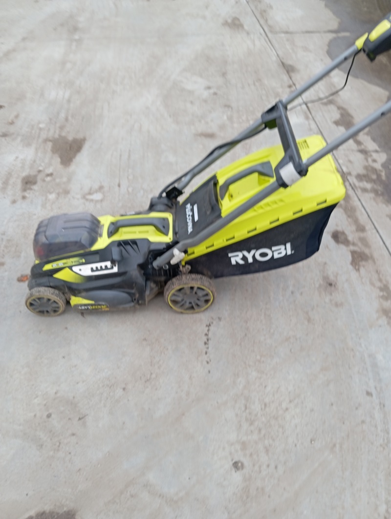 RYOBI  aku set 18 V  sekačka OLM1841H+vyžínač OLT1832  