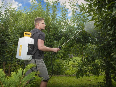 Riwall PRO RAS 1220 - 20V aku postřikovač (bez baterie a nabíječky)