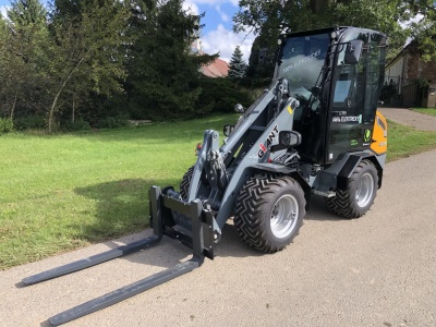 Elektrický kloubový nakladač GiANT G2200 E