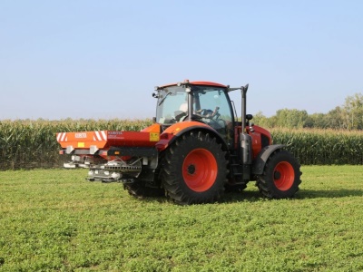 Rozmetadlo průmyslových hnojiv Kubota DSM-W GEOSPREAD