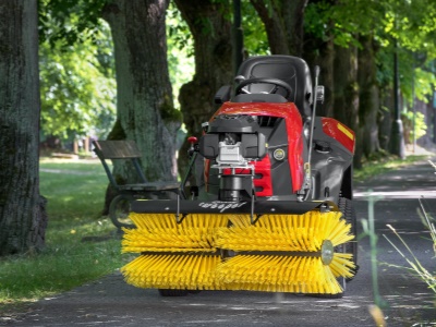 Zametací kartáč motorový