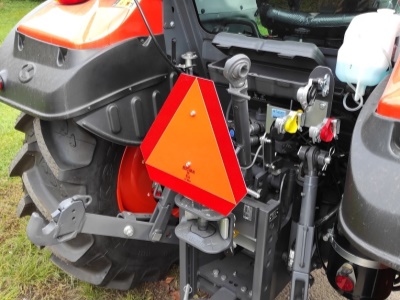 Zemědělský traktor Kubota M4073