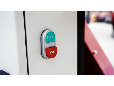 Špalíkovač s elektrickým pohonem Model RPE-120 Remet (11 kW) + Pásový dopravník 3m + Podvozek pro ruční přepravu