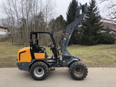 Kloubový nakladač Giant V 6004T