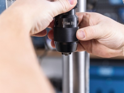 Scheppach TBM 300 Vario - stojanová vrtačka s křížovým laserem a LED osvětlením