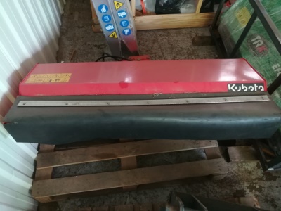 KUBOTA G21 včetně zametacího kartáče KUBOTA LH1200 HT