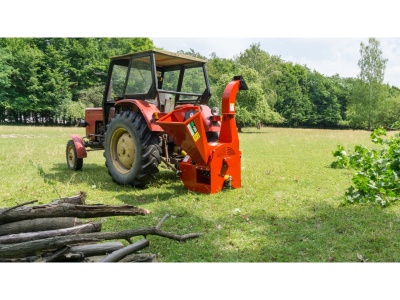 Bubnový štěpkovač RB-500 za traktor Remet