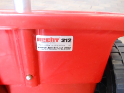 HECHT 212 - ruční rozmetač hnojiva, osiva nebo soli 