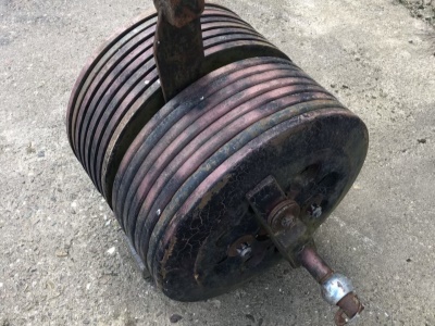Čelní závaží z 16 ks ks závaží do zadních kol na traktor Zetor Crystal