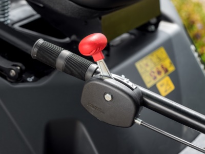 Zametací kartáč motorový