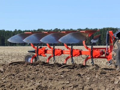 Nesený otočný pluh Kubota RM2000