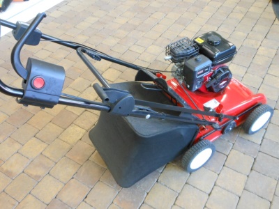  Hecht S 390 B - benzínový provzdušňovač