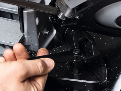 Scheppach MBS 1200 - pásová pila na kov 2v1