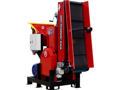 Špalíkovač s elektrickým pohonem Model RPE-200 Remet (22 kW) + Pásový dopravník 3m