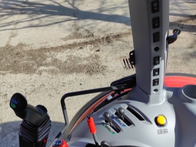 Zemědělský traktor Kubota M5-092 s čelním nakladačem LK1500M