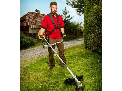 Riwall PRO RPB 360 4T - křovinořez s benzínovým 4-taktním motorem 36 cm3