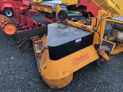 Čelní osekávač cibulové natě Keulmac a Vyorávač cibule Keulmac