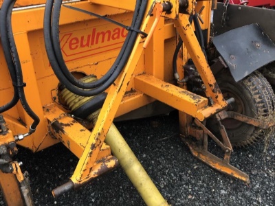 Čelní osekávač cibulové natě Keulmac a Vyorávač cibule Keulmac