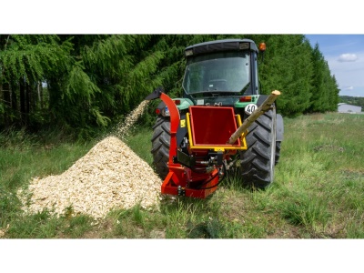 Diskový štěpkovač RT-630R za traktor s hydraulickým válcem Remet