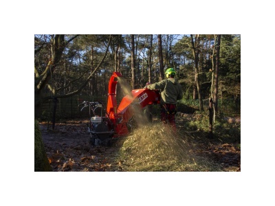 GTM GTS 1800 R - drtič dřeva s pásovým pohonem