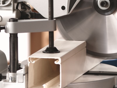 Scheppach HM 90 MP - dvourychlostní multifunkční pokosová pila s potahem a laserem