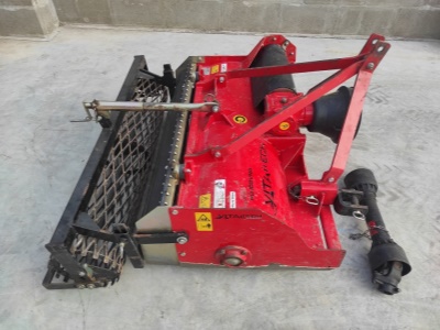 Zakladač trávníků za traktor R2 TST100