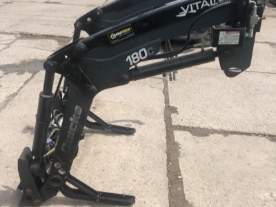 Čelní nakladač Q180N EURO